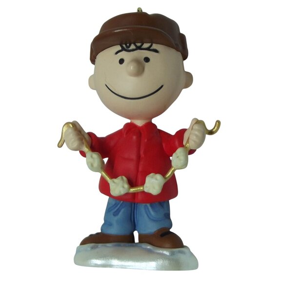 Hallmark Ornament 2015 Keepsake Peanuts Charlie Brown Decking The Tree - Picture 2 of 9